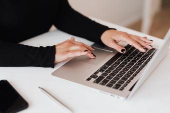 person typing on the computer at a desk